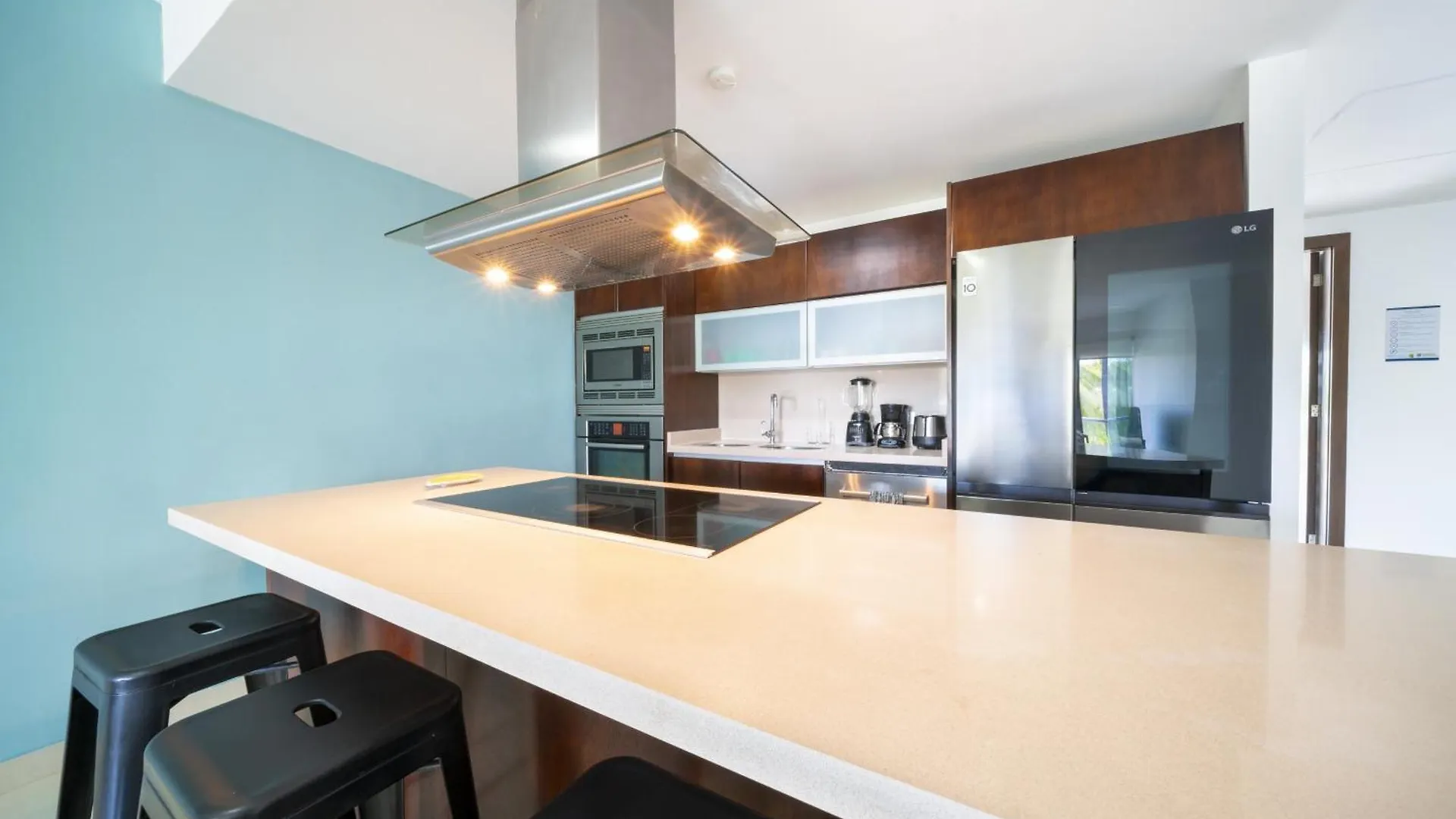 Luxury 2 Bedroom Condo With Tub & Infinity Pool - Beach Side At Mareazul - Sirenita G Playa del Carmen Ferienhaus