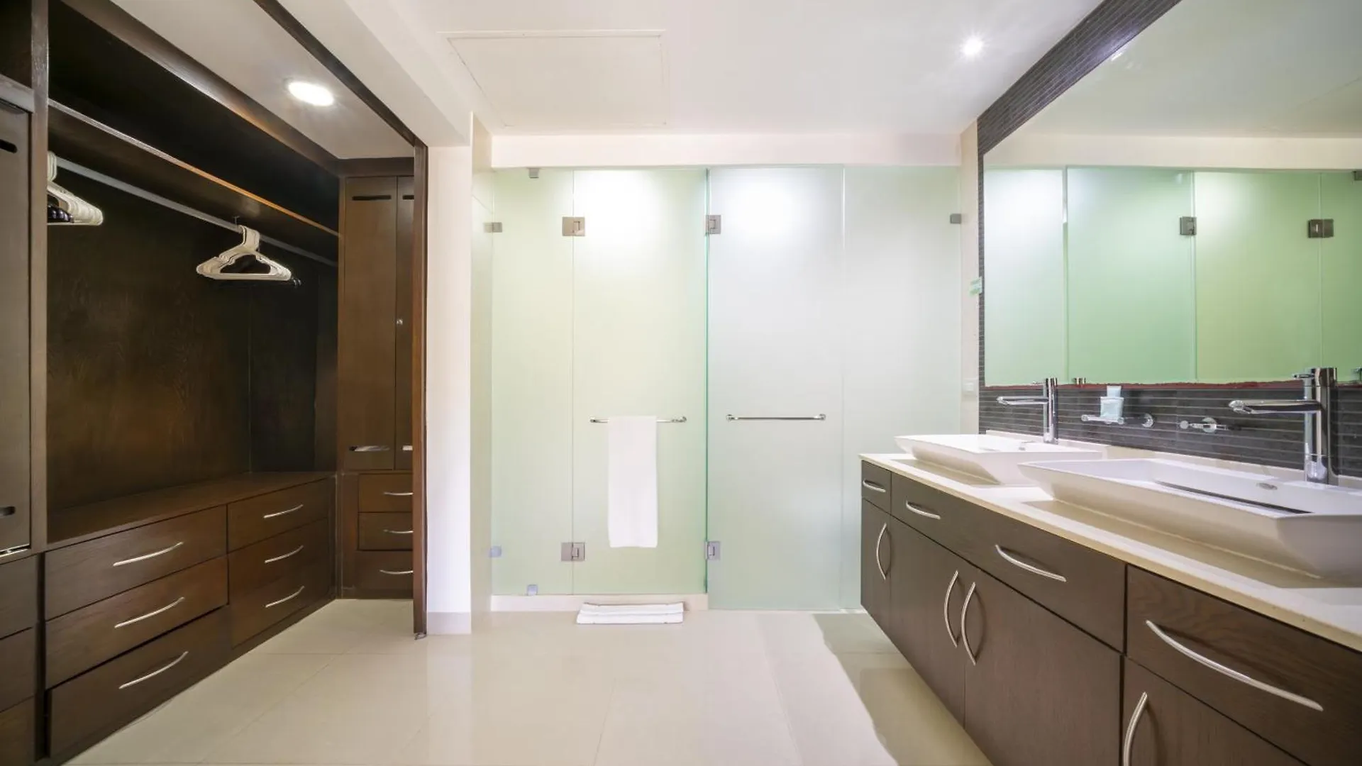 Luxury 2 Bedroom Condo With Tub & Infinity Pool - Beach Side At Mareazul - Sirenita G Playa del Carmen Holiday home