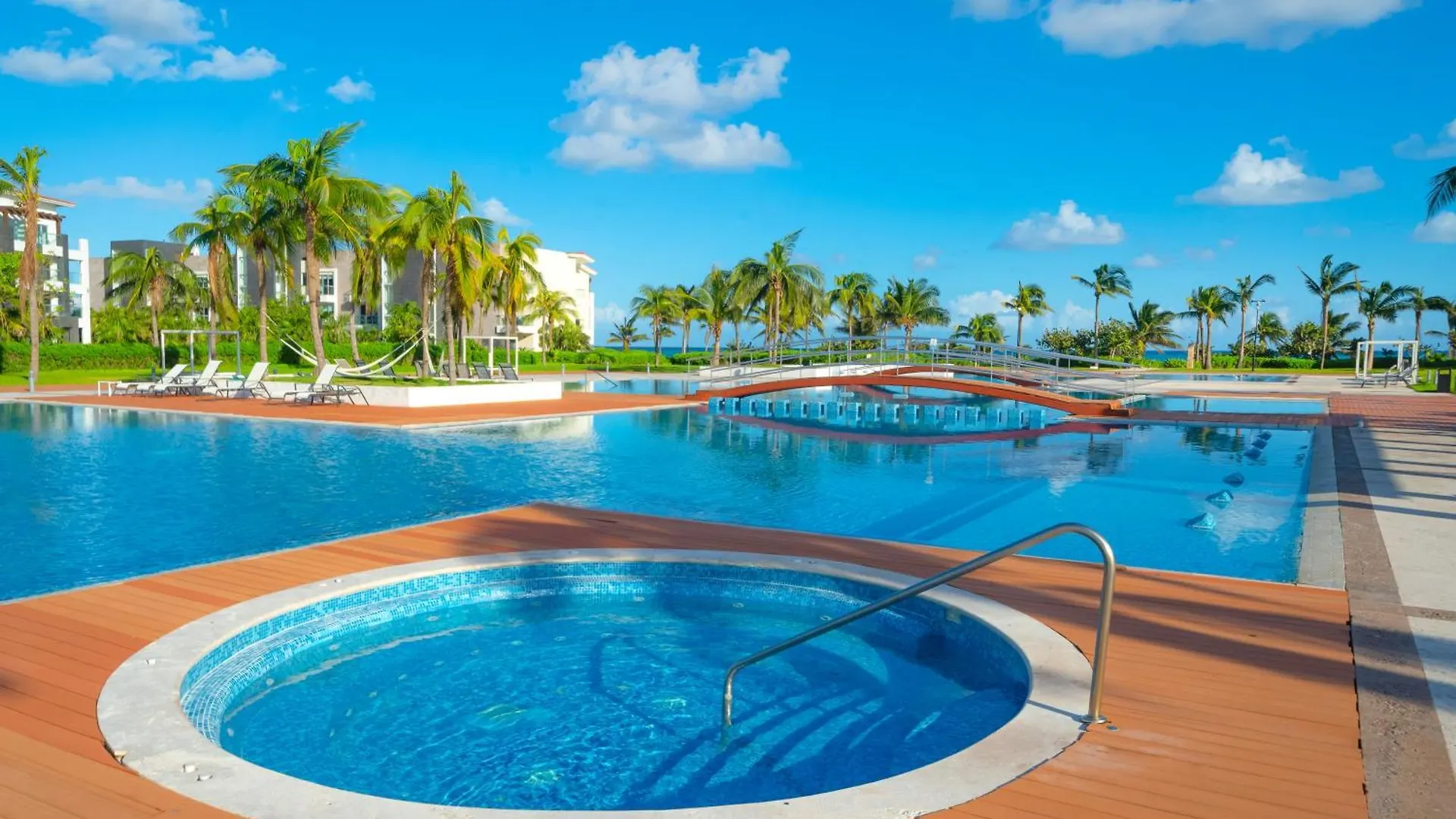 Luxury 2 Bedroom Condo With Tub & Infinity Pool - Beach Side At Mareazul - Sirenita G Playa del Carmen 0*,